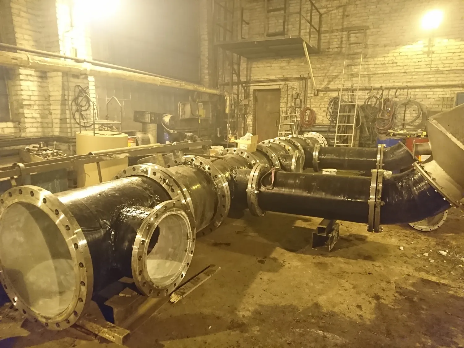 Трубопровод и водозаборный оголовок в сборе